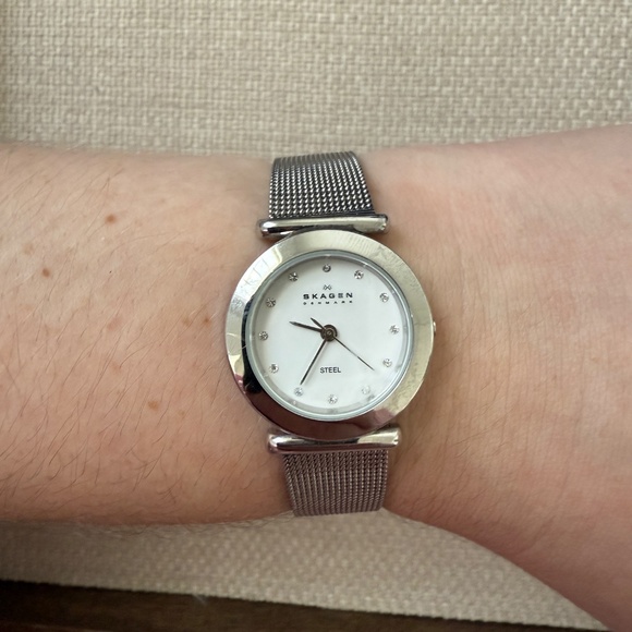 Skagen Denmark Classic Mesh Stainless Steel Swarovski Crystal Ladies Watch 25mm - Picture 6 of 6